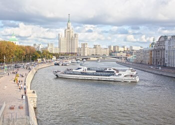 Круиз с ужином или обедом на яхте «Рэдиссон Ройал»