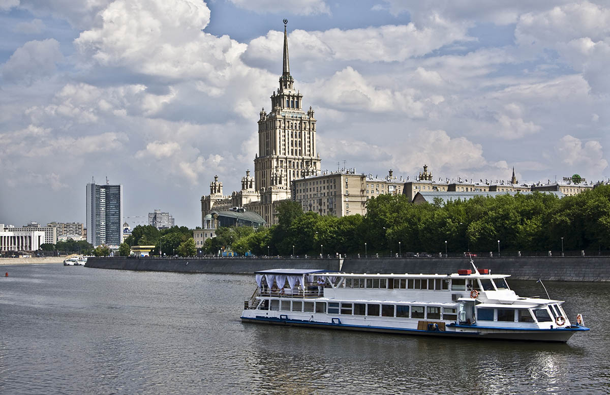 Модернизированный теплоход Москва